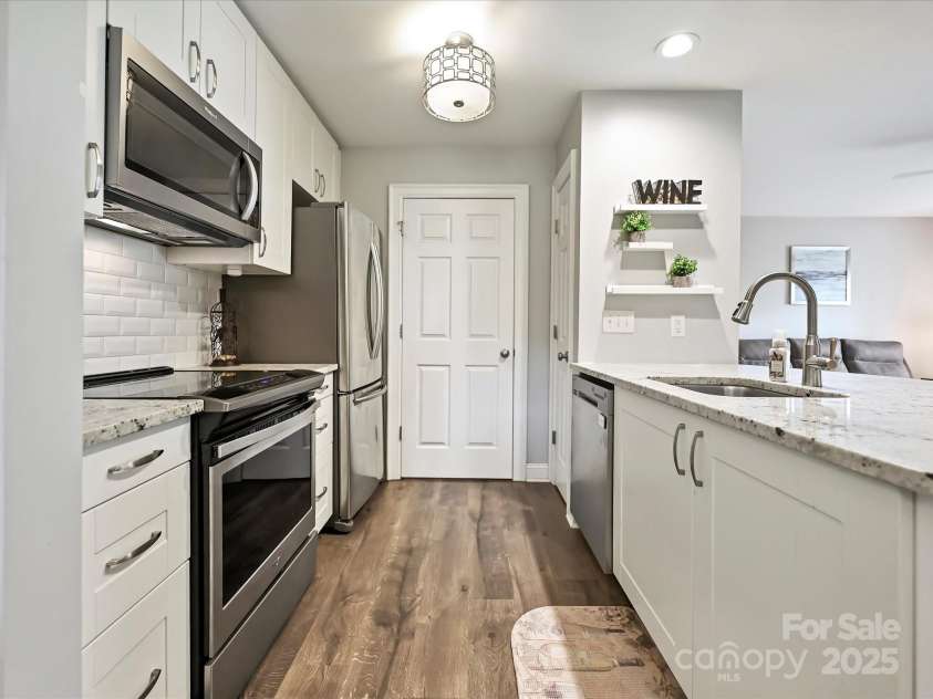 820 Hamiltons Harbor Drive, Lake Wylie, SC 29710.  MLS# CAR4284807, YatesRealty ID 31422. 