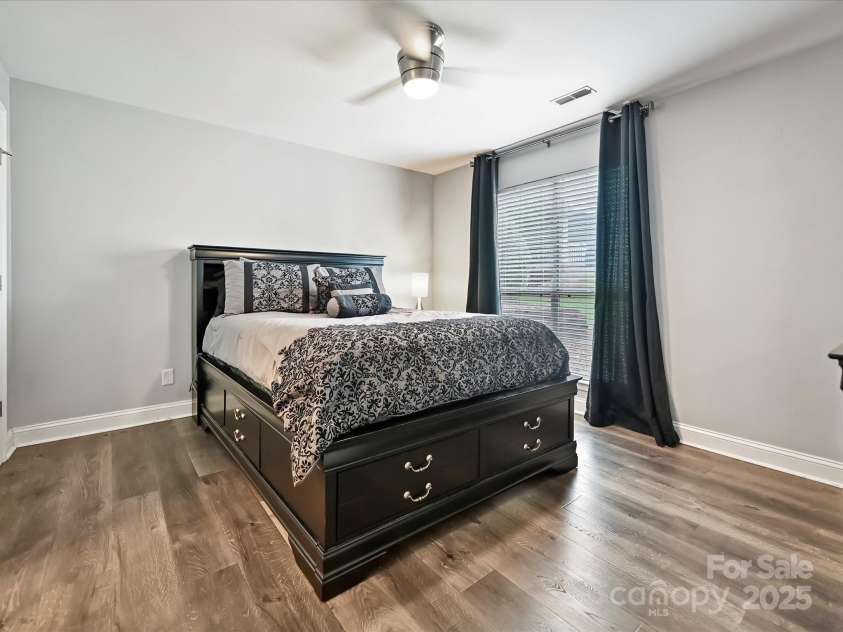 820 Hamiltons Harbor Drive, Lake Wylie, SC 29710.  MLS# CAR4284807, YatesRealty ID 31422. 