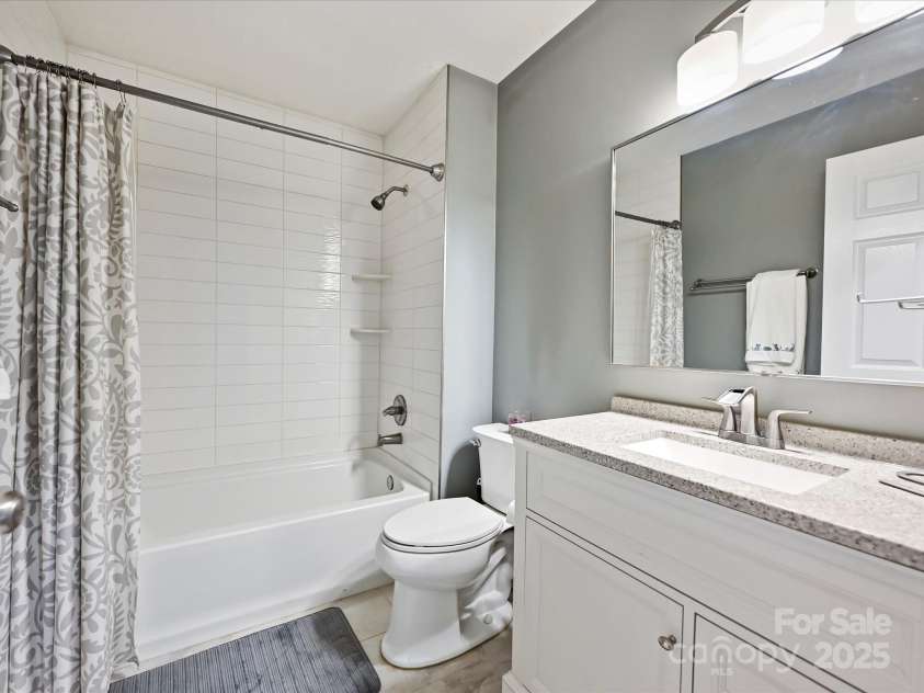 820 Hamiltons Harbor Drive, Lake Wylie, SC 29710.  MLS# CAR4284807, YatesRealty ID 31422. 