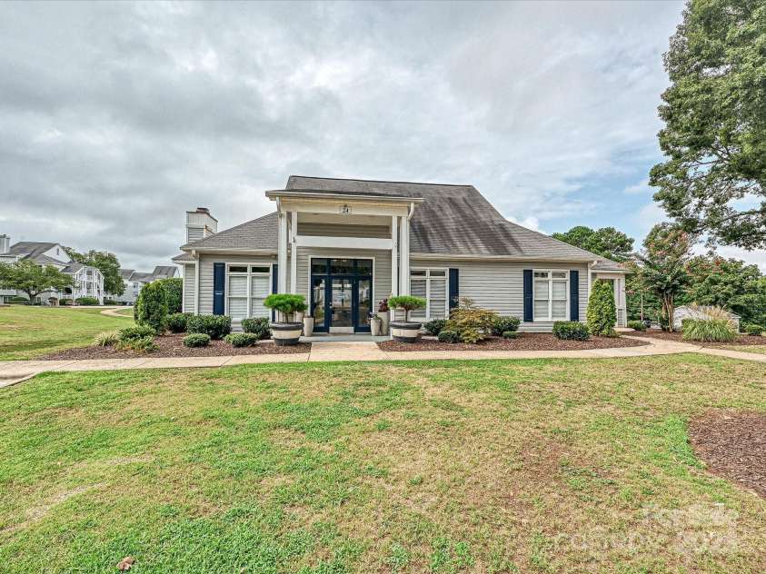 820 Hamiltons Harbor Drive, Lake Wylie, SC 29710.  MLS# CAR4284807, YatesRealty ID 31422. 