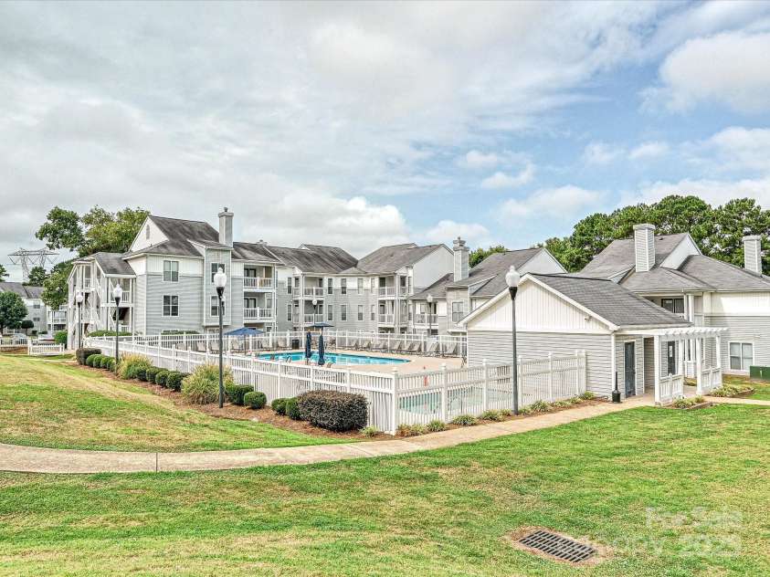 820 Hamiltons Harbor Drive, Lake Wylie, SC 29710.  MLS# CAR4284807, YatesRealty ID 31422. 