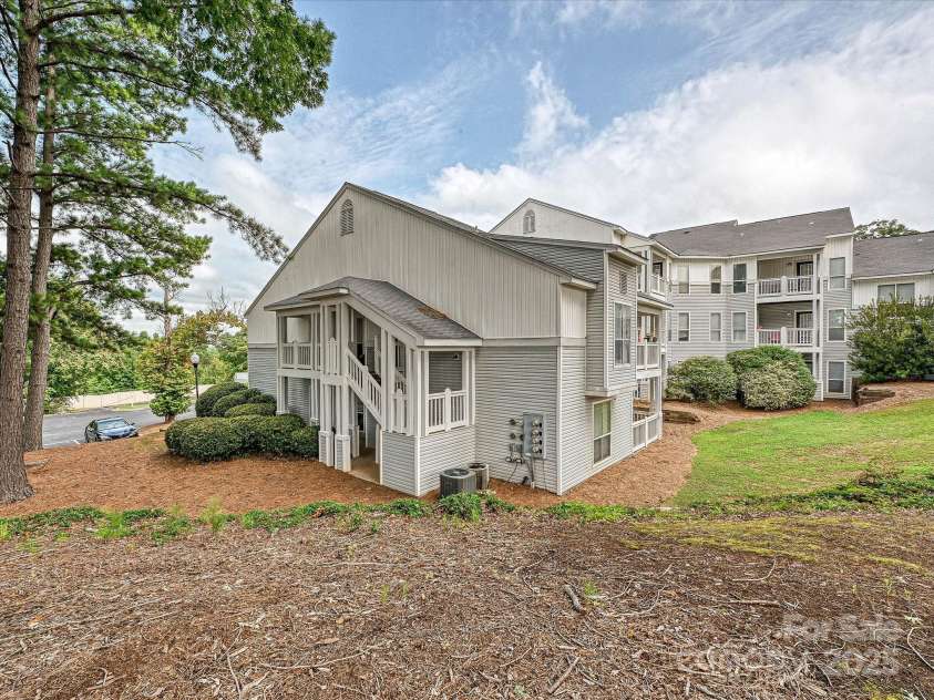 820 Hamiltons Harbor Drive, Lake Wylie, SC 29710.  MLS# CAR4284807, YatesRealty ID 31422. Welcome Home!