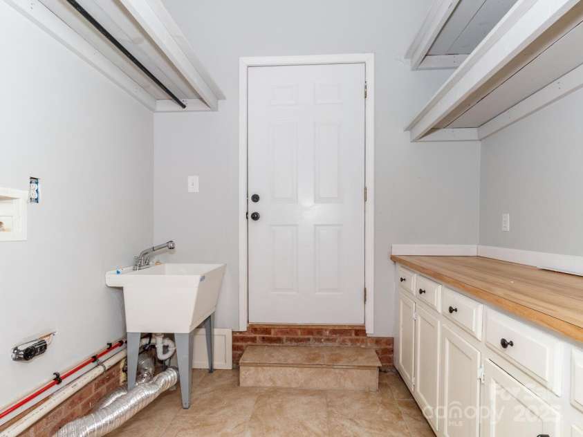 1003 Oak Hill Drive, Monroe, NC 28112.  MLS# CAR4225287, YatesRealty ID 31423. LAUNDRY ROOM