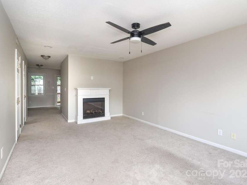 911 Nottingham Drive, Gastonia, NC 28054.  MLS# CAR4235976, YatesRealty ID 31424. 