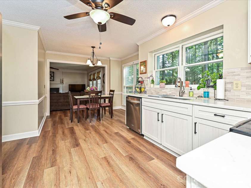 8717 Doe Path Lane, Huntersville, NC 28078.  MLS# CAR4395011, YatesRealty ID 31426. Kitchen