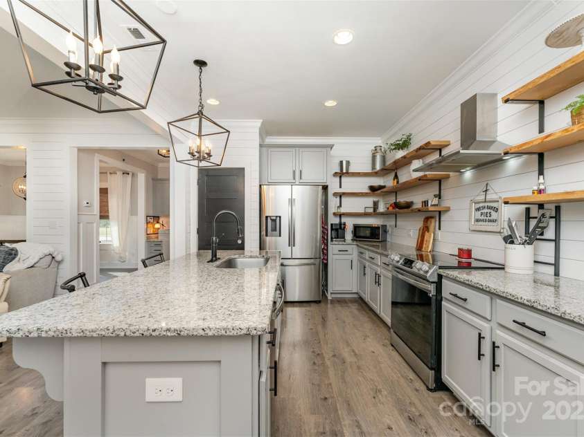421 Tayberry Lane, Fort Mill, SC 29715.  MLS# CAR4286500, YatesRealty ID 31427. 
