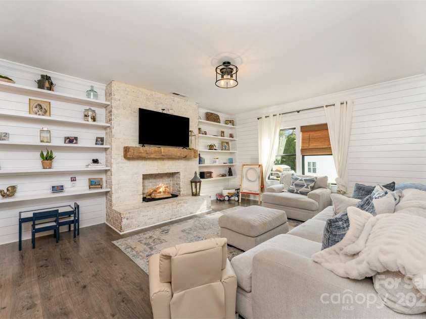 421 Tayberry Lane, Fort Mill, SC 29715.  MLS# CAR4286500, YatesRealty ID 31427. Virtually enhanced fireplace