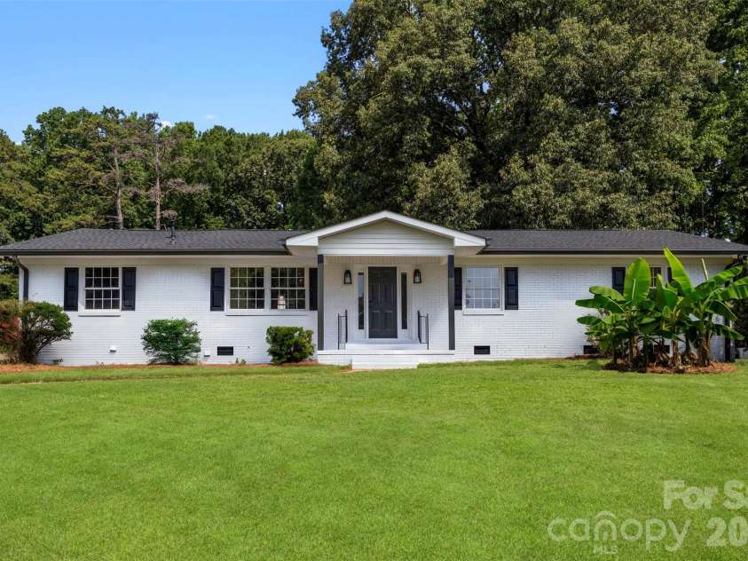 5421 Maplewood Lane, Charlotte, NC 28227.  MLS# CAR4392667, YatesRealty ID 31427. 