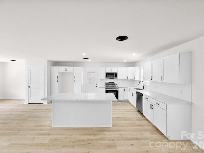 5421 Maplewood Lane, Charlotte, NC 28227.  MLS# CAR4392667, YatesRealty ID 31427. 