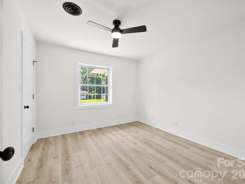 5421 Maplewood Lane, Charlotte, NC 28227.  MLS# CAR4392667, YatesRealty ID 31427. 