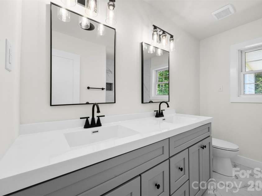 5421 Maplewood Lane, Charlotte, NC 28227.  MLS# CAR4392667, YatesRealty ID 31427. 