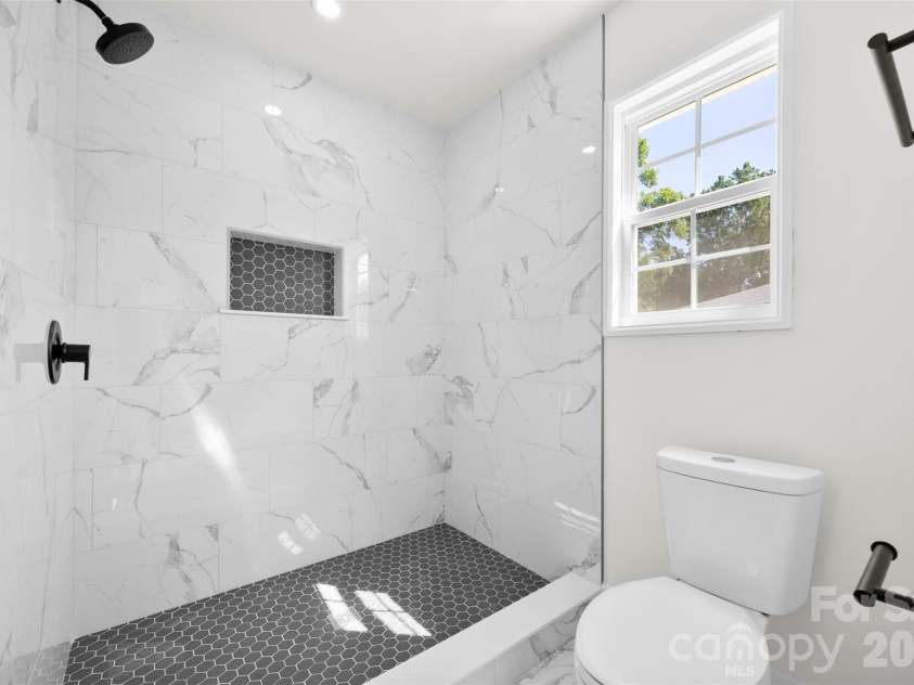 5421 Maplewood Lane, Charlotte, NC 28227.  MLS# CAR4392667, YatesRealty ID 31427. 