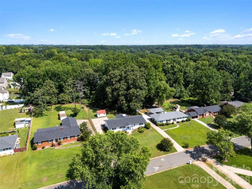 5421 Maplewood Lane, Charlotte, NC 28227.  MLS# CAR4392667, YatesRealty ID 31427. 