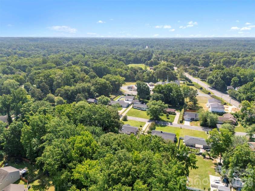 5421 Maplewood Lane, Charlotte, NC 28227.  MLS# CAR4392667, YatesRealty ID 31427. 