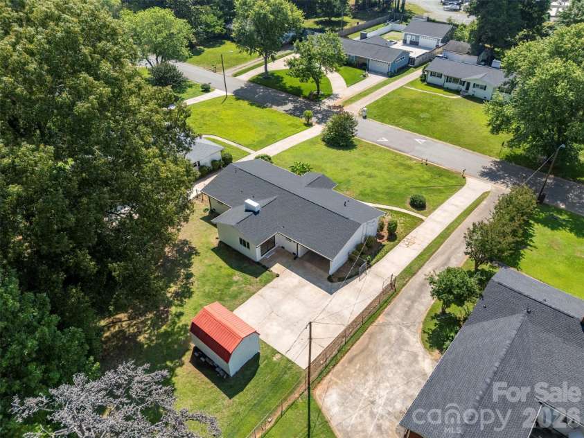 5421 Maplewood Lane, Charlotte, NC 28227.  MLS# CAR4392667, YatesRealty ID 31427. 