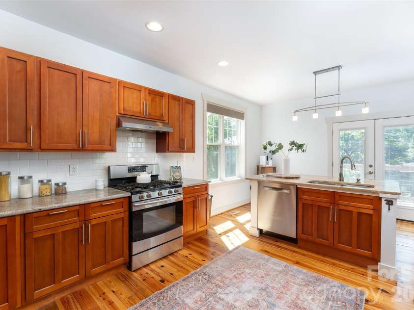 101 Courtland Avenue, Asheville, NC 28801.  MLS# CAR4366489, YatesRealty ID 31428. Spacious kitchen