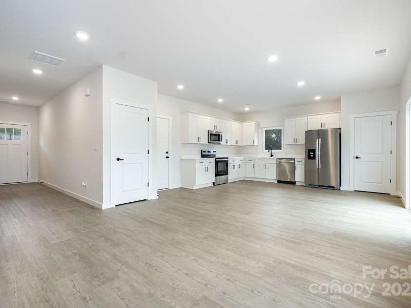 729 32nd Street, Conover, NC 28613.  MLS# CAR4285385, YatesRealty ID 31428. 