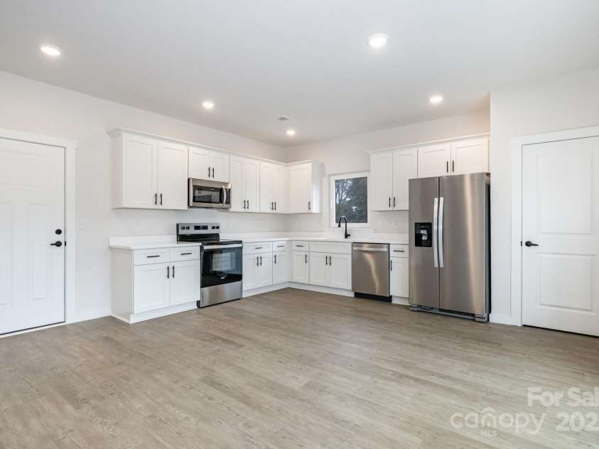 729 32nd Street, Conover, NC 28613.  MLS# CAR4285385, YatesRealty ID 31428. 