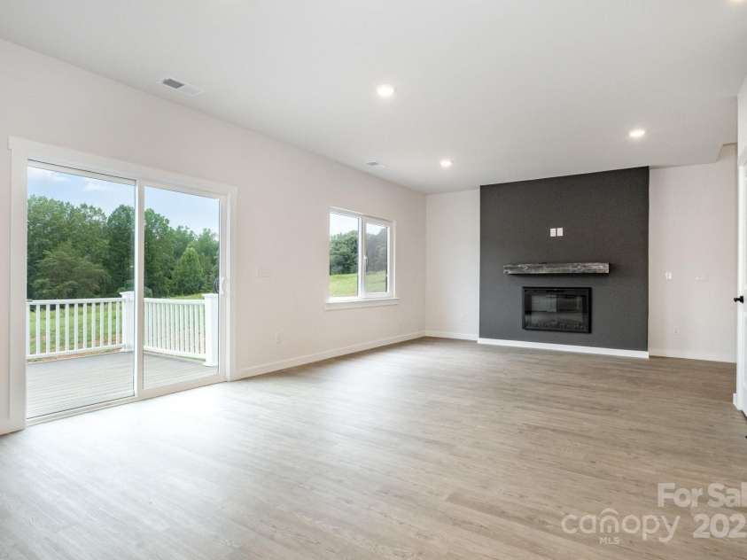 729 32nd Street, Conover, NC 28613.  MLS# CAR4285385, YatesRealty ID 31428. 