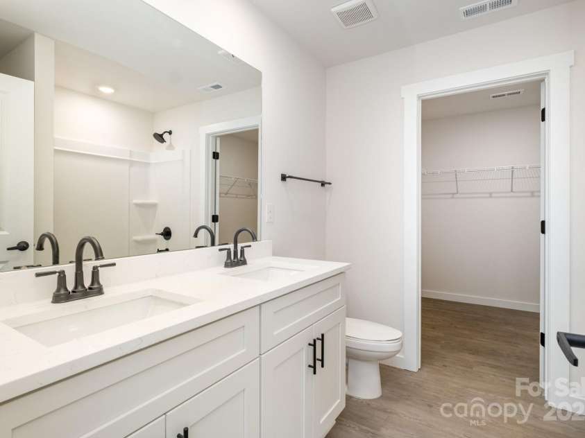 729 32nd Street, Conover, NC 28613.  MLS# CAR4285385, YatesRealty ID 31428. 