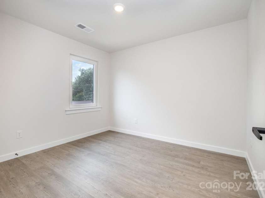 729 32nd Street, Conover, NC 28613.  MLS# CAR4285385, YatesRealty ID 31428. 