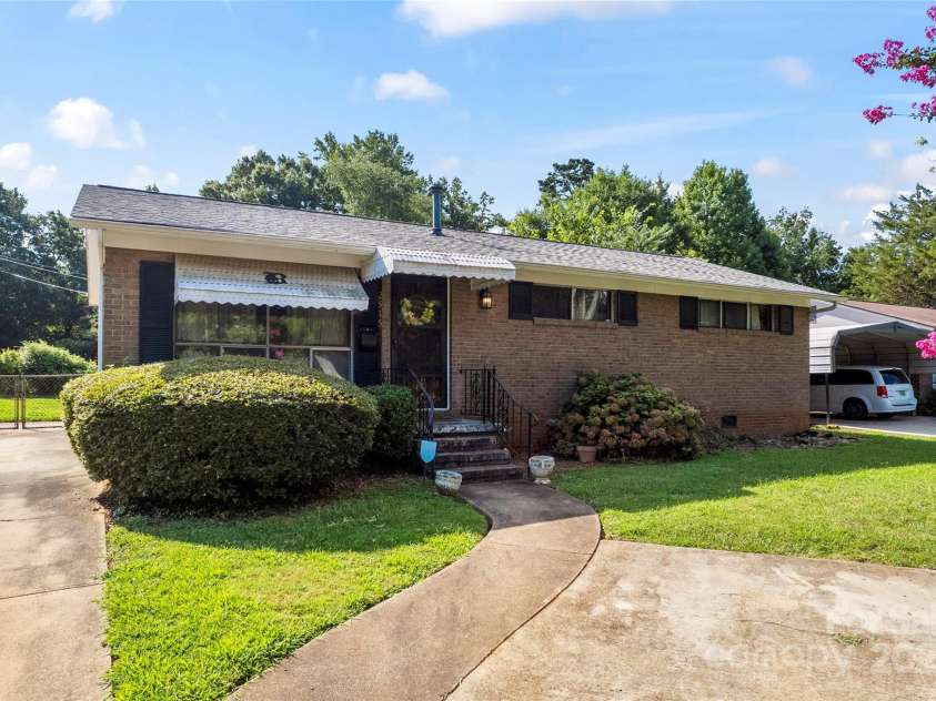 2515 Alleghany Street, Charlotte, NC 28208.  MLS# CAR4286056, YatesRealty ID 31429. 