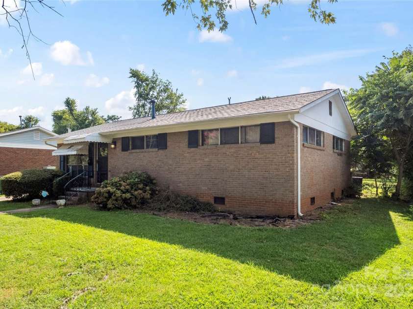 2515 Alleghany Street, Charlotte, NC 28208.  MLS# CAR4286056, YatesRealty ID 31429. 