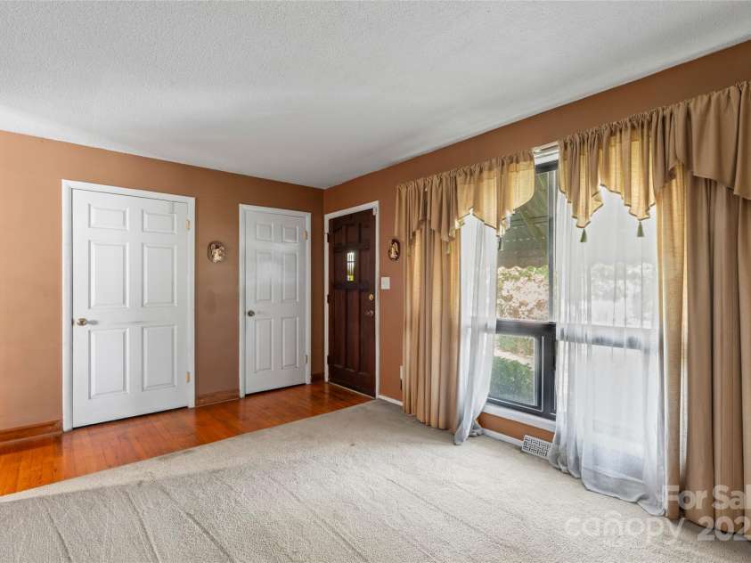 2515 Alleghany Street, Charlotte, NC 28208.  MLS# CAR4286056, YatesRealty ID 31429. 