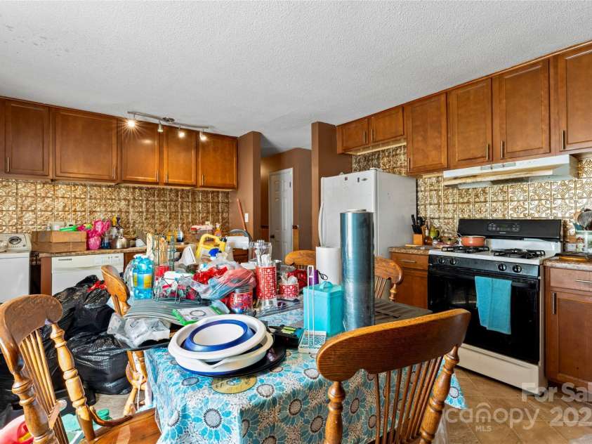 2515 Alleghany Street, Charlotte, NC 28208.  MLS# CAR4286056, YatesRealty ID 31429. 