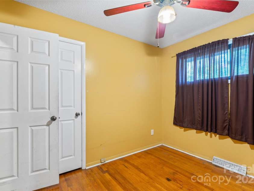 2515 Alleghany Street, Charlotte, NC 28208.  MLS# CAR4286056, YatesRealty ID 31429. 