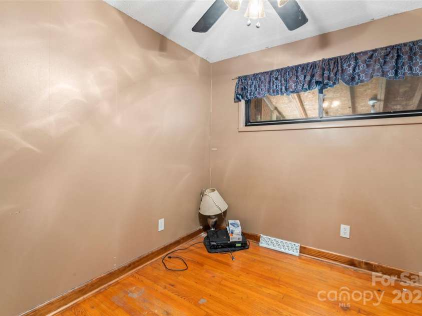 2515 Alleghany Street, Charlotte, NC 28208.  MLS# CAR4286056, YatesRealty ID 31429. 