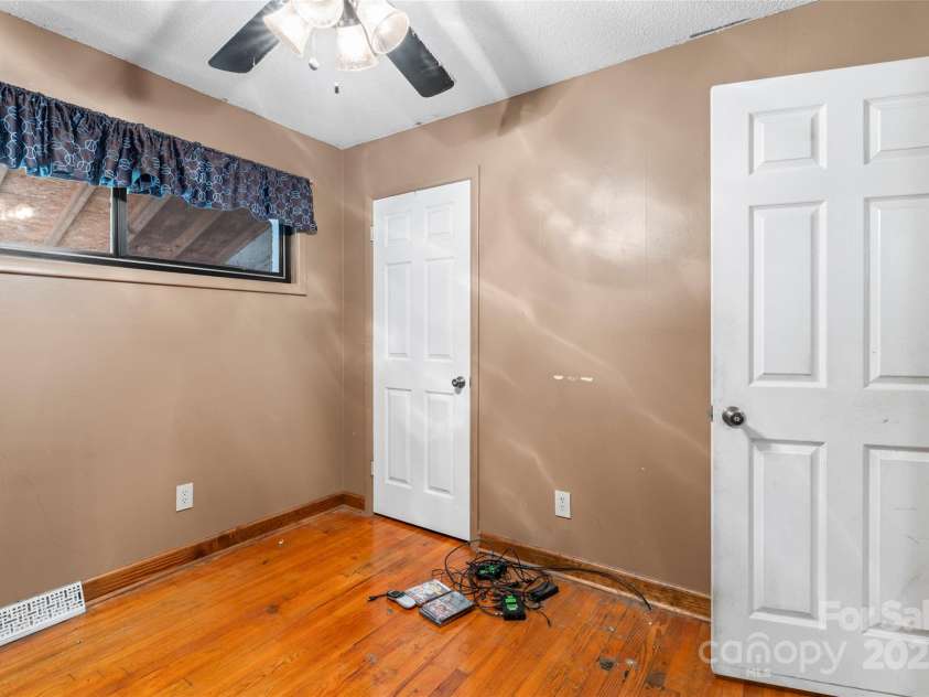 2515 Alleghany Street, Charlotte, NC 28208.  MLS# CAR4286056, YatesRealty ID 31429. 