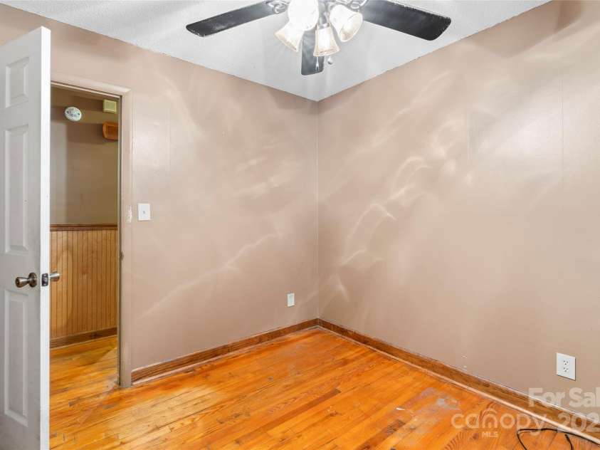 2515 Alleghany Street, Charlotte, NC 28208.  MLS# CAR4286056, YatesRealty ID 31429. 