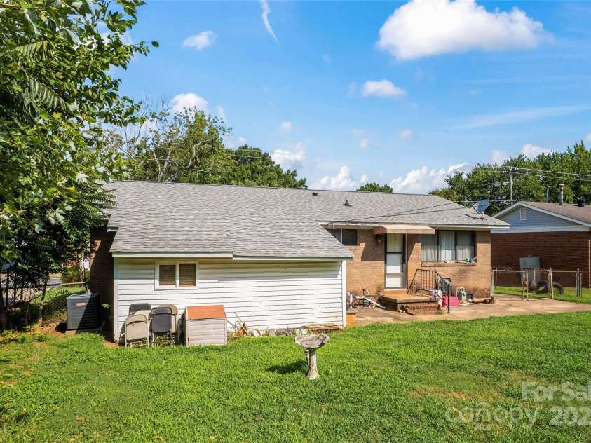 2515 Alleghany Street, Charlotte, NC 28208.  MLS# CAR4286056, YatesRealty ID 31429. 
