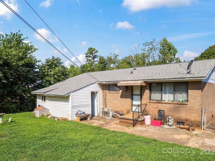 2515 Alleghany Street, Charlotte, NC 28208.  MLS# CAR4286056, YatesRealty ID 31429. 