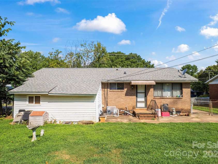 2515 Alleghany Street, Charlotte, NC 28208.  MLS# CAR4286056, YatesRealty ID 31429. 