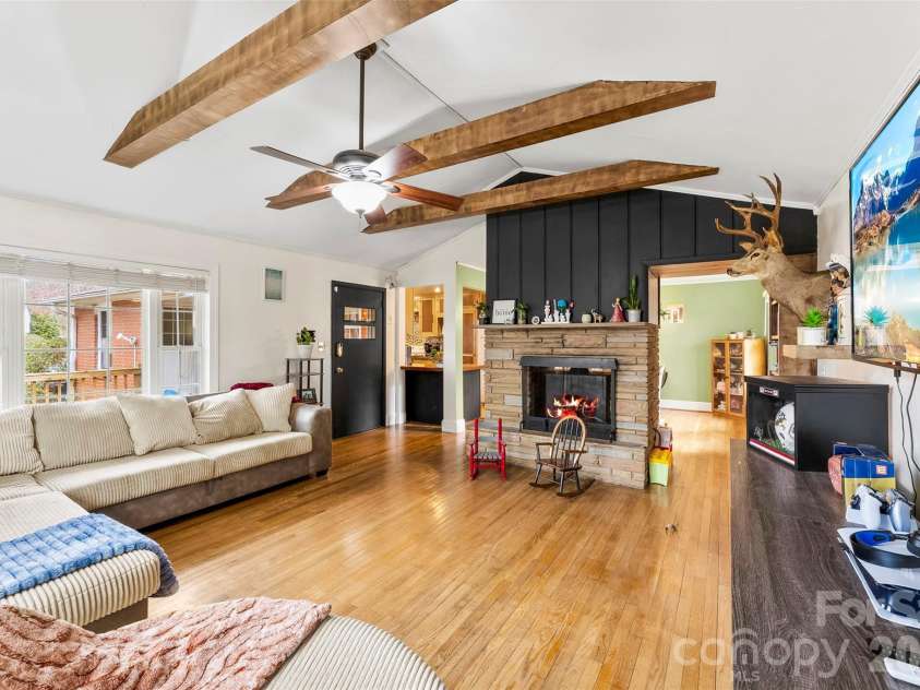210 Avondale Drive, Lexington, NC 27295.  MLS# CAR4353963, YatesRealty ID 3143. 