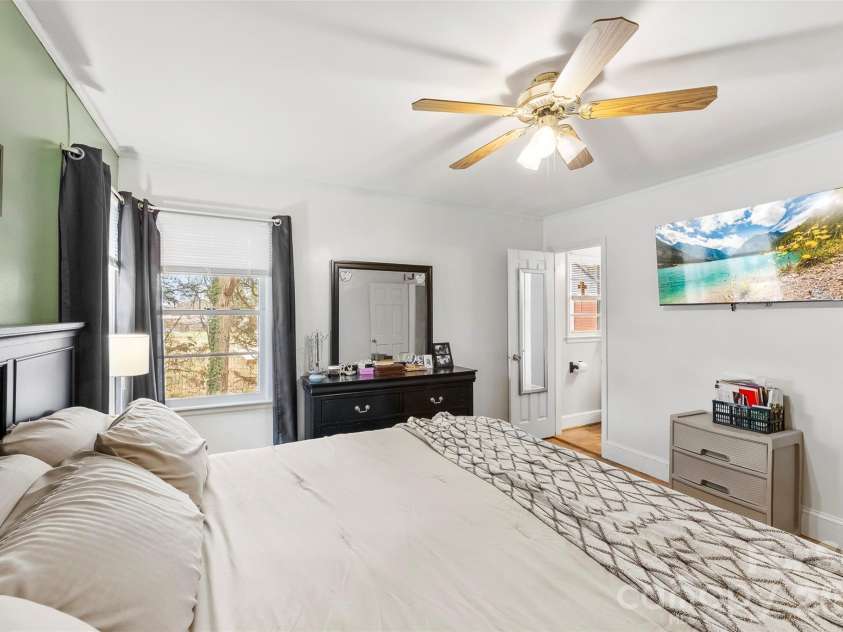 210 Avondale Drive, Lexington, NC 27295.  MLS# CAR4353963, YatesRealty ID 3143. 
