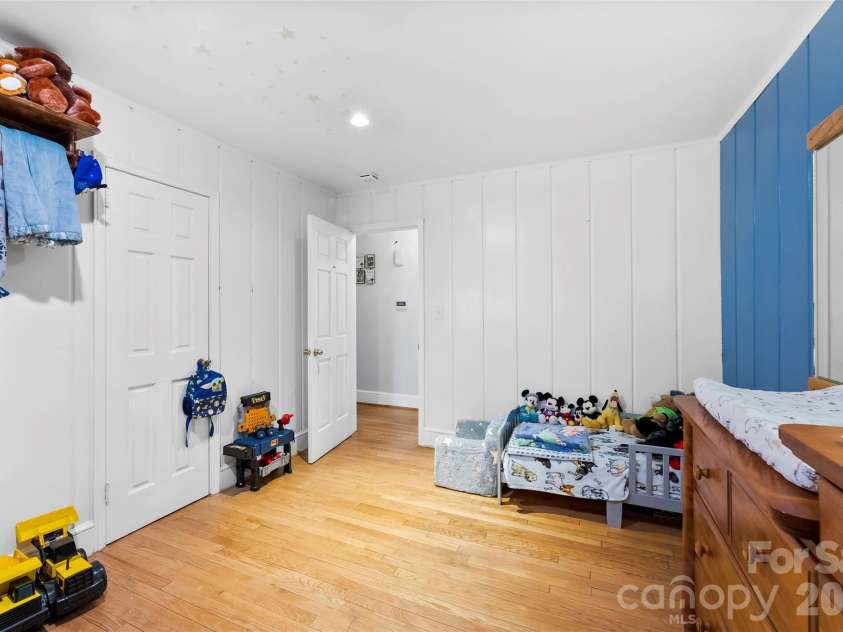 210 Avondale Drive, Lexington, NC 27295.  MLS# CAR4353963, YatesRealty ID 3143. 