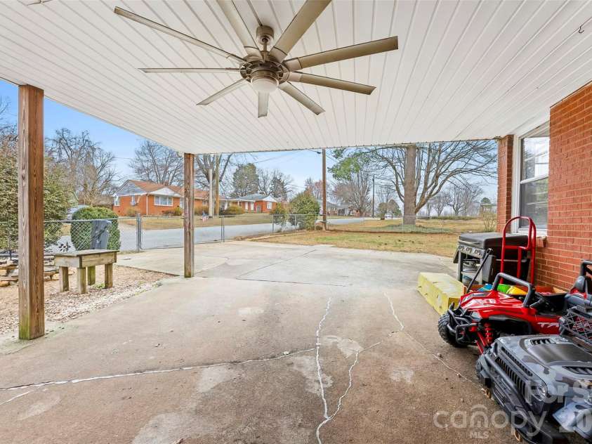 210 Avondale Drive, Lexington, NC 27295.  MLS# CAR4353963, YatesRealty ID 3143. 