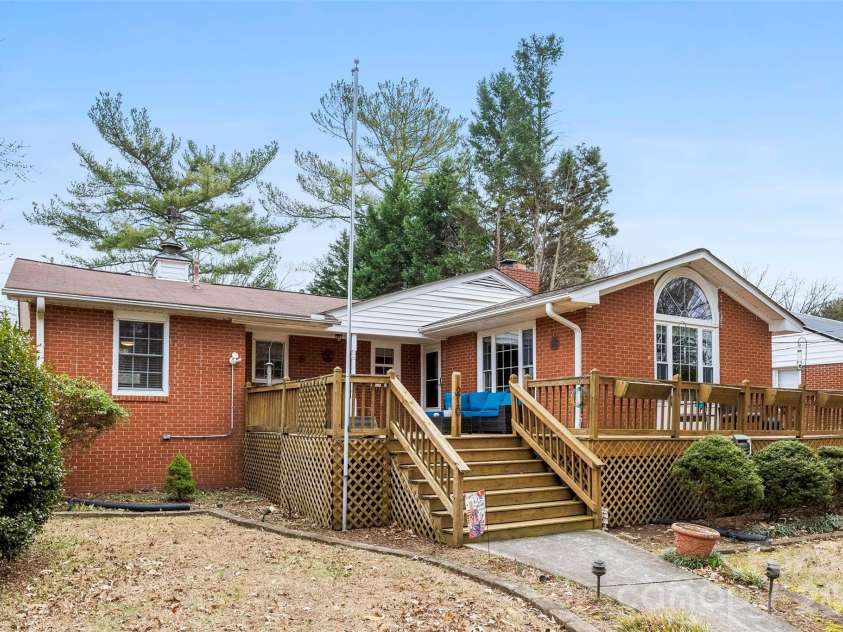 210 Avondale Drive, Lexington, NC 27295.  MLS# CAR4353963, YatesRealty ID 3143. 