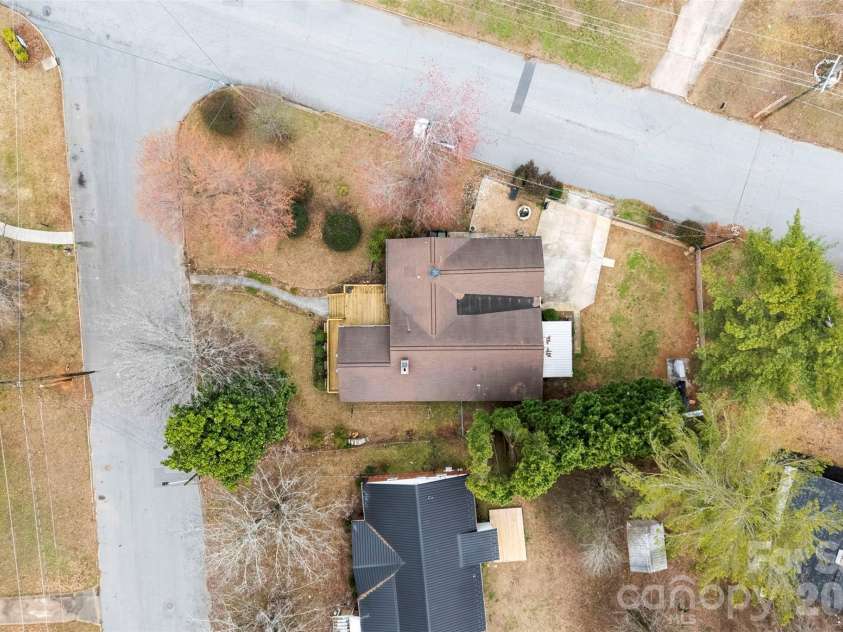 210 Avondale Drive, Lexington, NC 27295.  MLS# CAR4353963, YatesRealty ID 3143. 