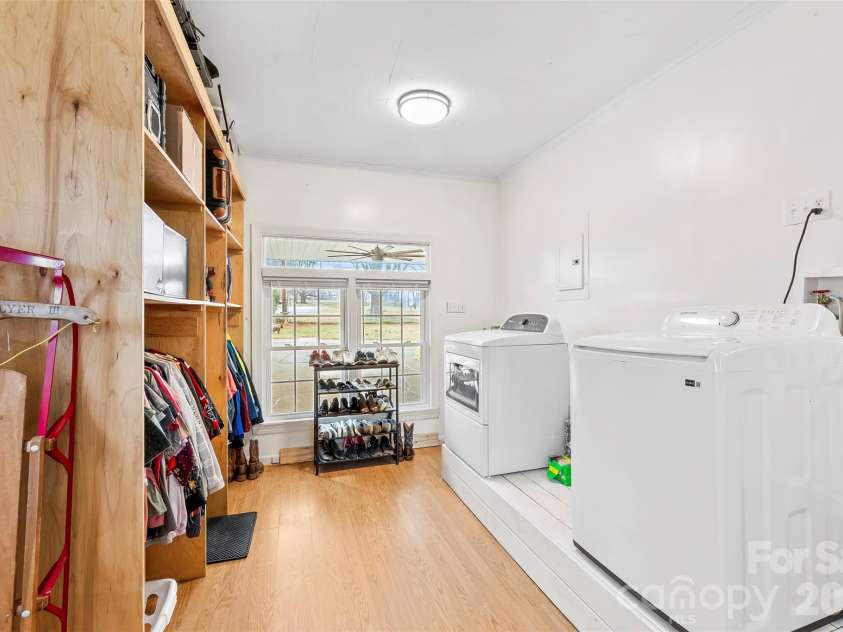 210 Avondale Drive, Lexington, NC 27295.  MLS# CAR4353963, YatesRealty ID 3143. Bonus area/laundry