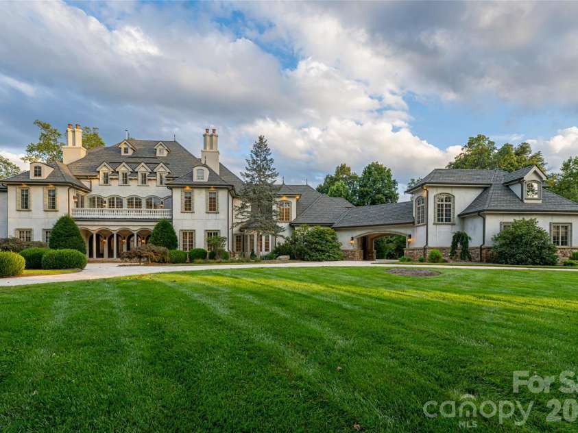 316 Braeside Court, Asheville, NC 28803.  MLS# CAR4198099, YatesRealty ID 3143. If you are looking for privacy, luxury and views yet want to be close to conveniences -  316 S Braeside Court is a must see!