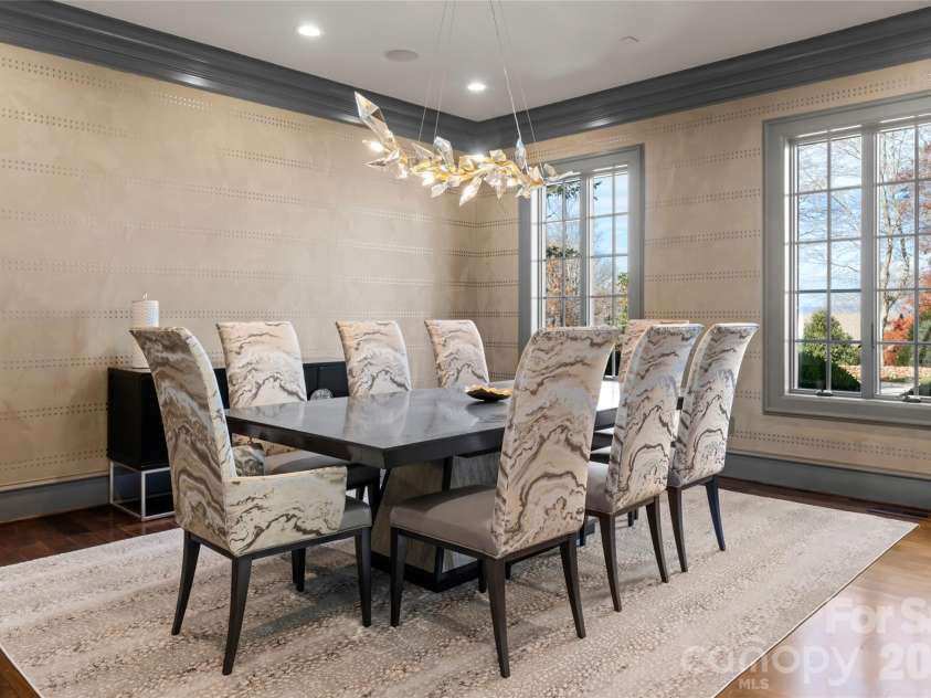 316 Braeside Court, Asheville, NC 28803.  MLS# CAR4198099, YatesRealty ID 3143. Tastefully upgraded Dining room...