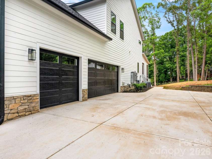 3601 Woody Grove Lane, Charlotte, NC 28210.  MLS# CAR4380181, YatesRealty ID 31430. 3 Car Garage