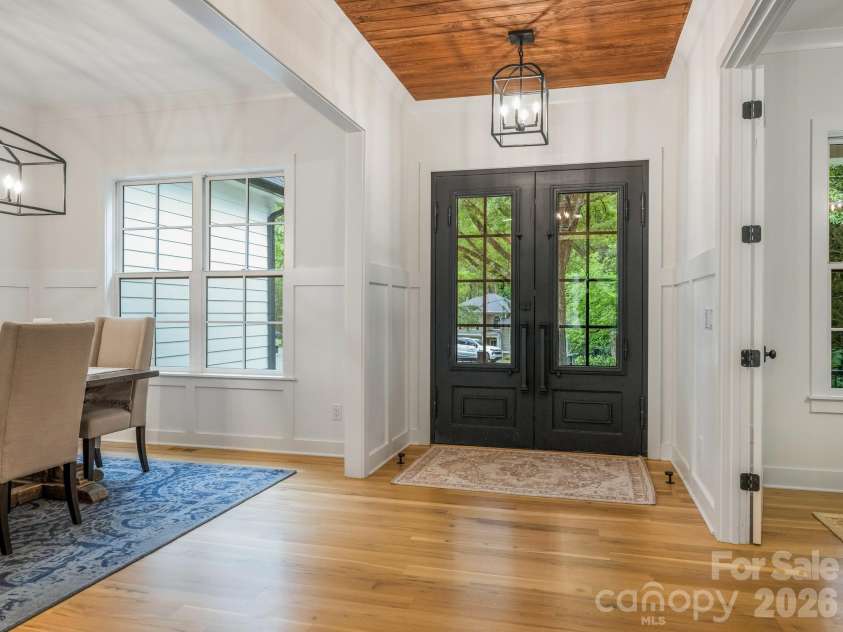 3601 Woody Grove Lane, Charlotte, NC 28210.  MLS# CAR4380181, YatesRealty ID 31430. Foyer