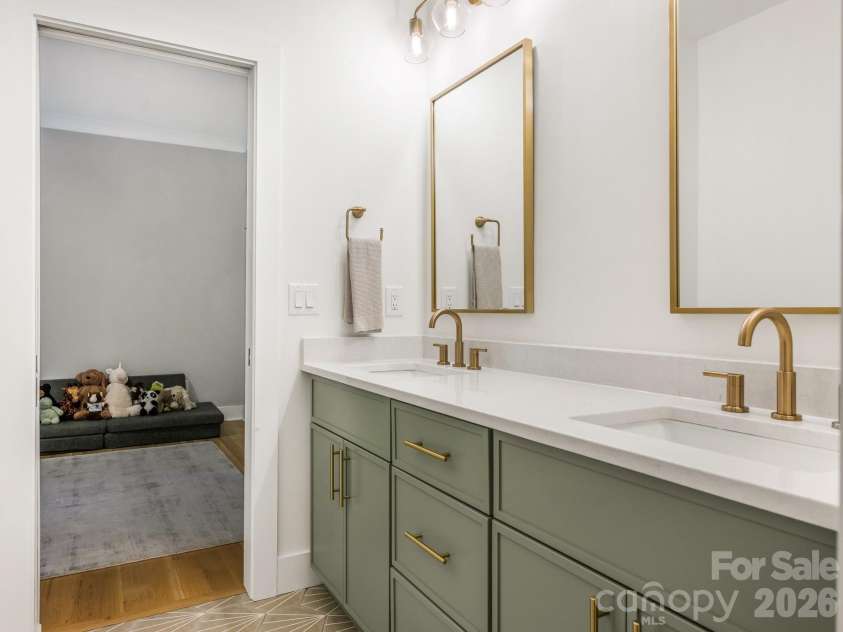 3601 Woody Grove Lane, Charlotte, NC 28210.  MLS# CAR4380181, YatesRealty ID 31430. Full Bath 3