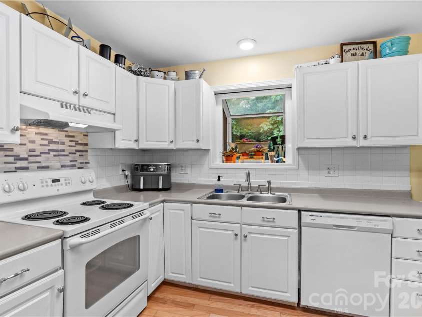 785 Kemp Road, Mooresville, NC 28117.  MLS# CAR4370941, YatesRealty ID 31433. 