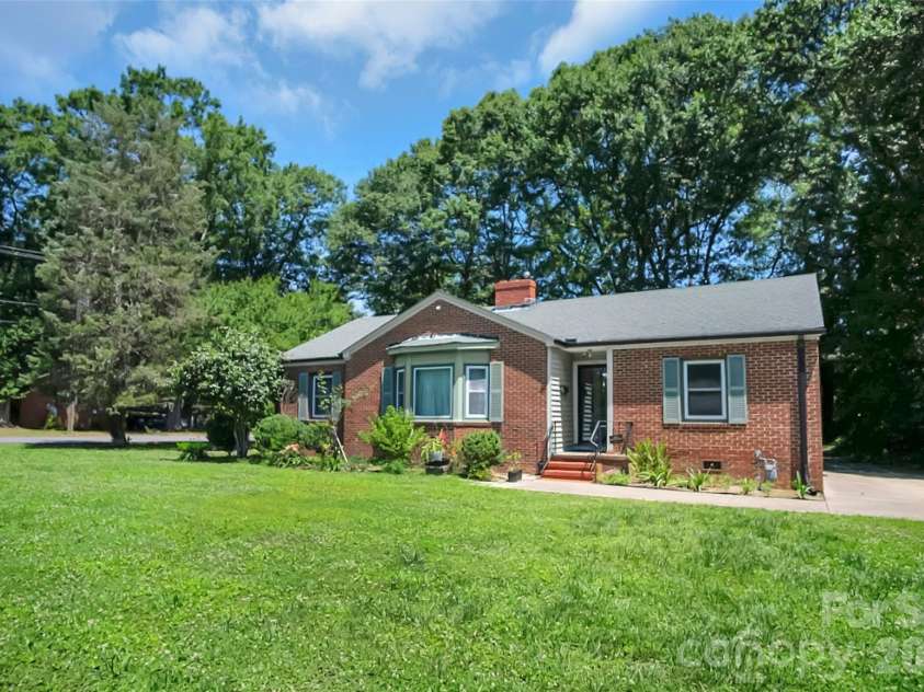 712 Home Trail, Gastonia, NC 28052.  MLS# CAR4392728, YatesRealty ID 31434. 